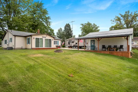 418 W Russell Drive