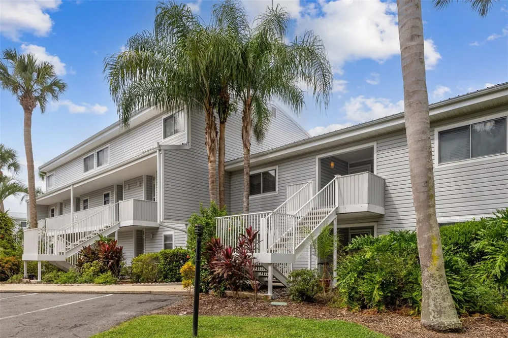 210 RIVER BEND PLACE #B Welaka, FL 32193