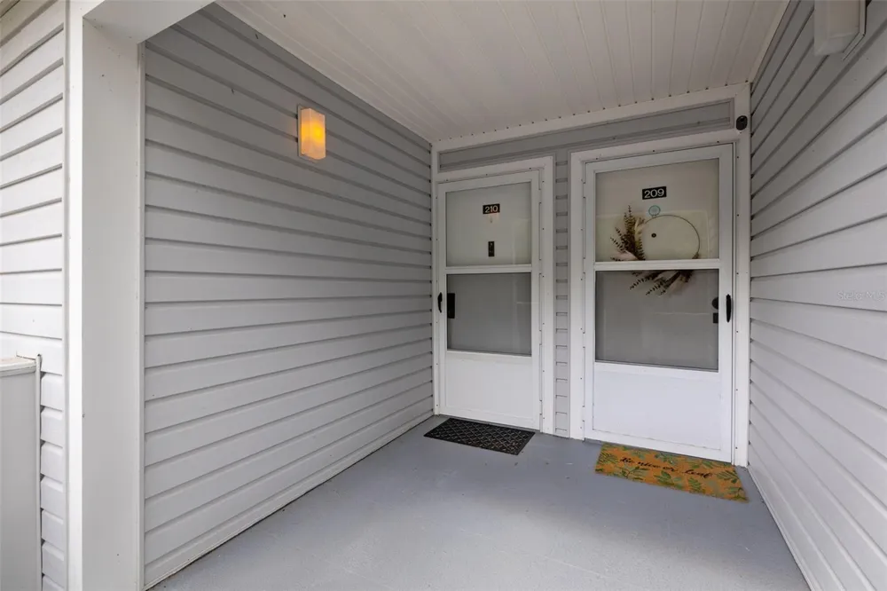 210 RIVER BEND PLACE #B Welaka, FL 32193