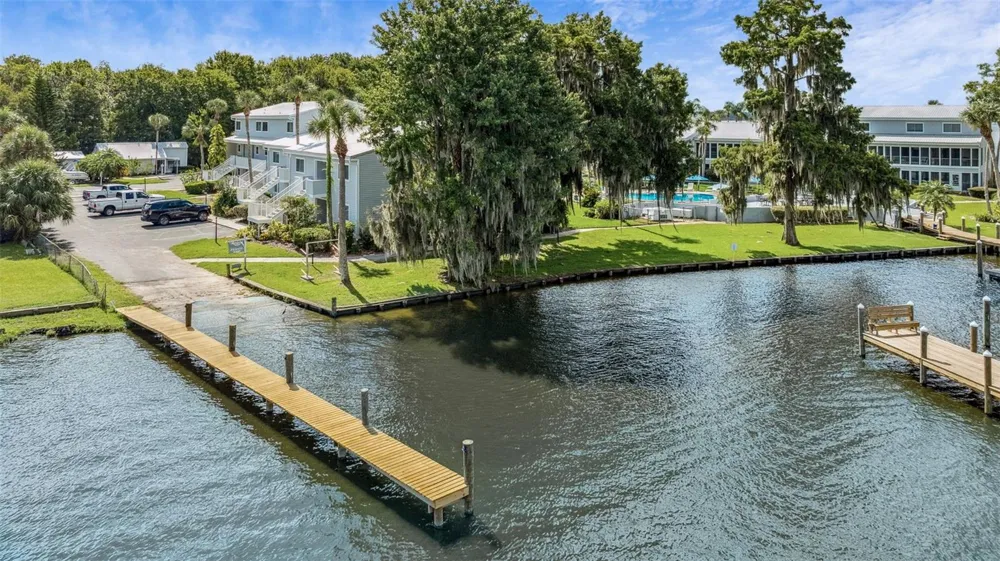 210 RIVER BEND PLACE #B Welaka, FL 32193