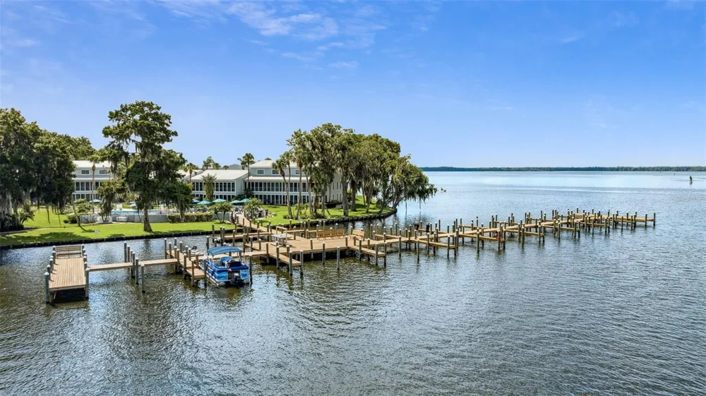 210 RIVER BEND PLACE #B Welaka, FL 32193