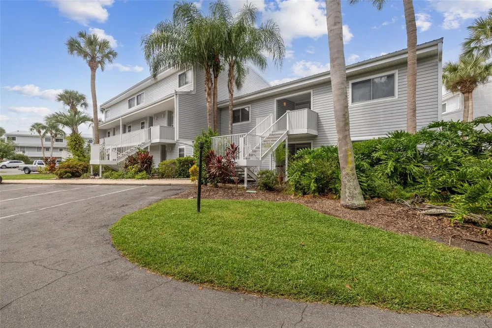210 RIVER BEND PLACE #B Welaka, FL 32193