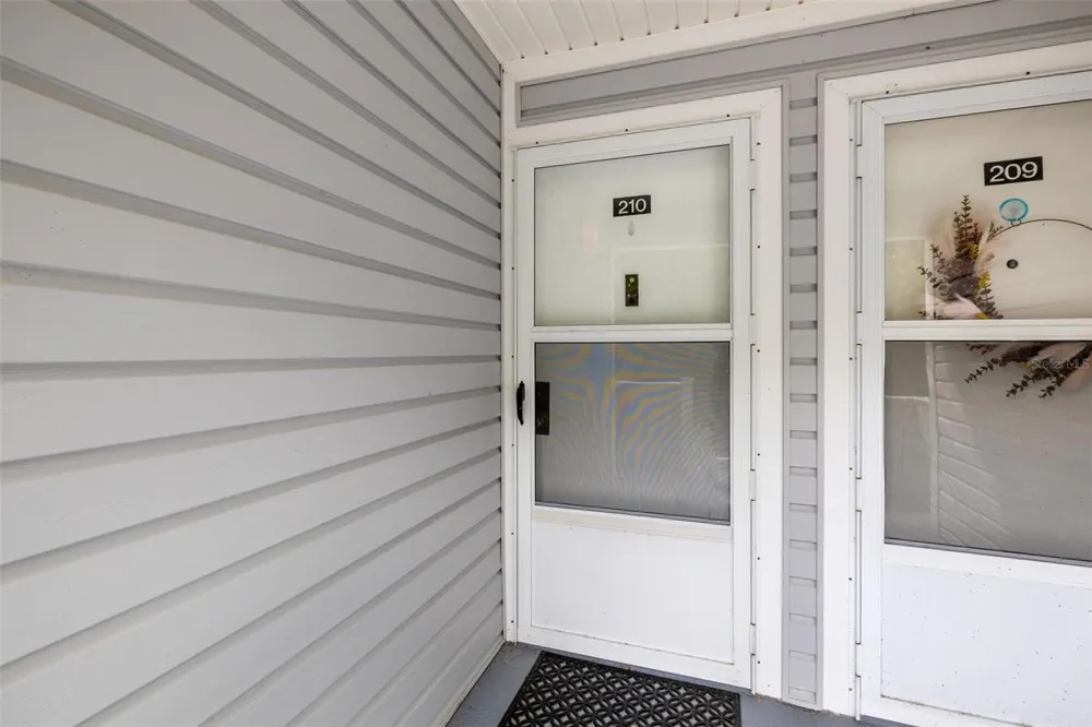 210 RIVER BEND PLACE #B Welaka, FL 32193