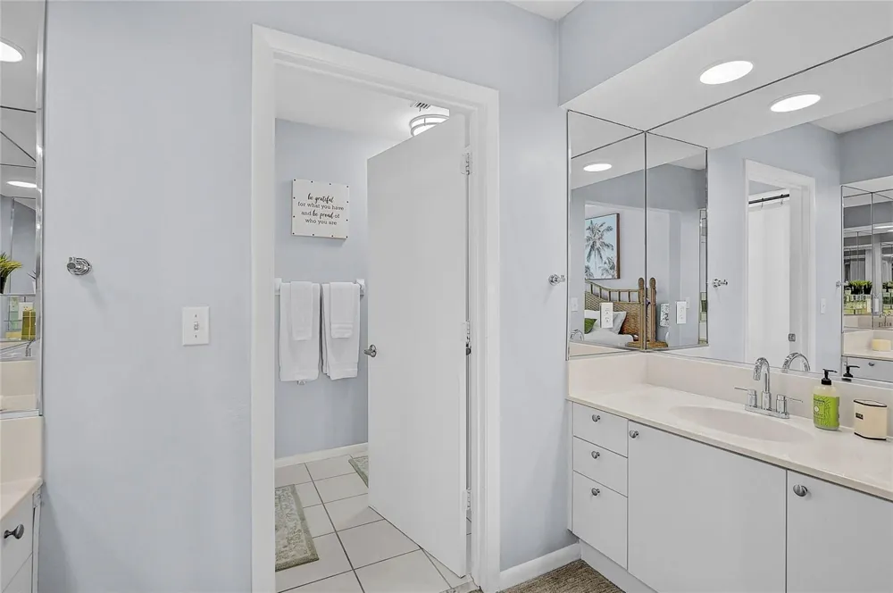 508 FOREST WAY #508 Longboat Key, FL 34228