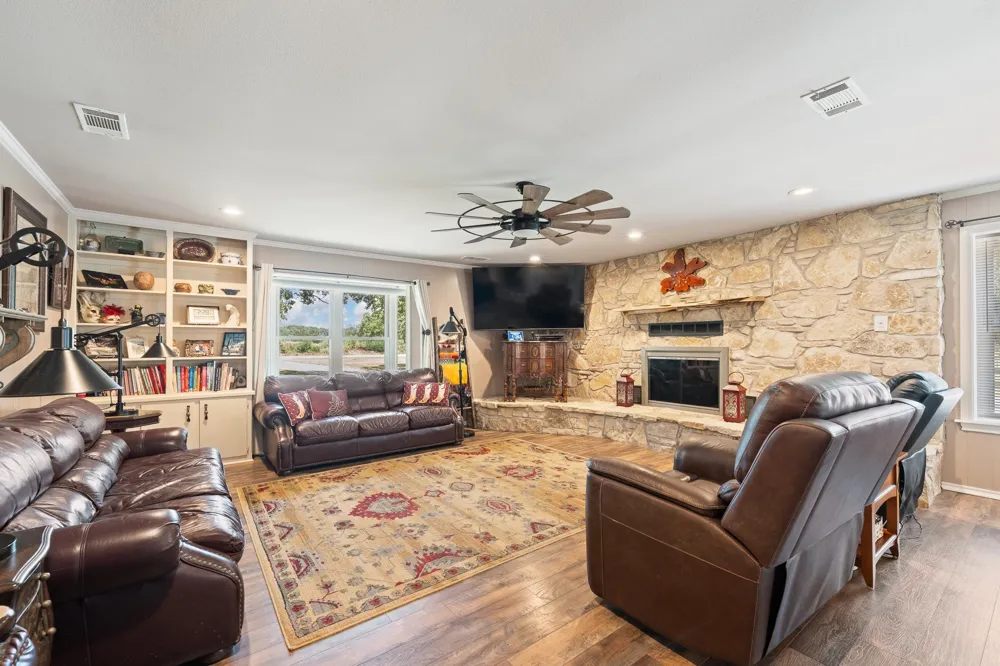 7208 E County Road 405 Alvarado, TX 76009