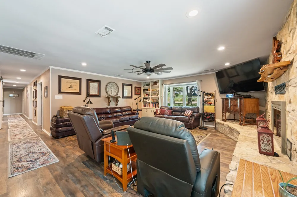 7208 E County Road 405 Alvarado, TX 76009
