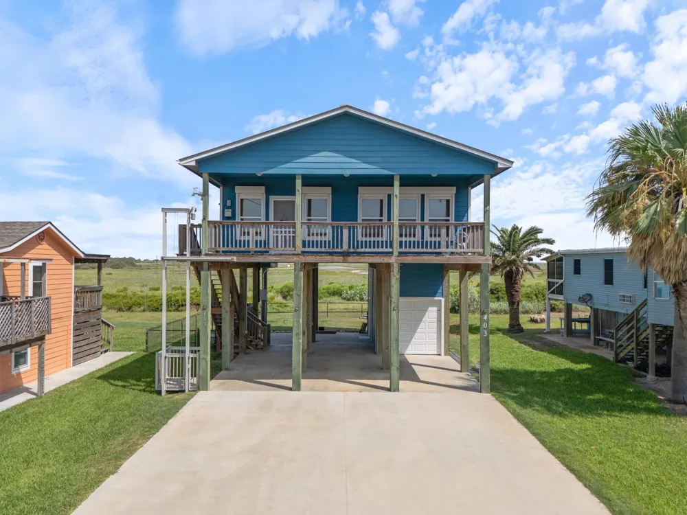 403 Beachfront Drive Matagorda, TX 77457