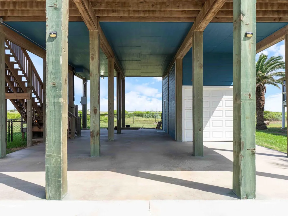 403 Beachfront Drive Matagorda, TX 77457