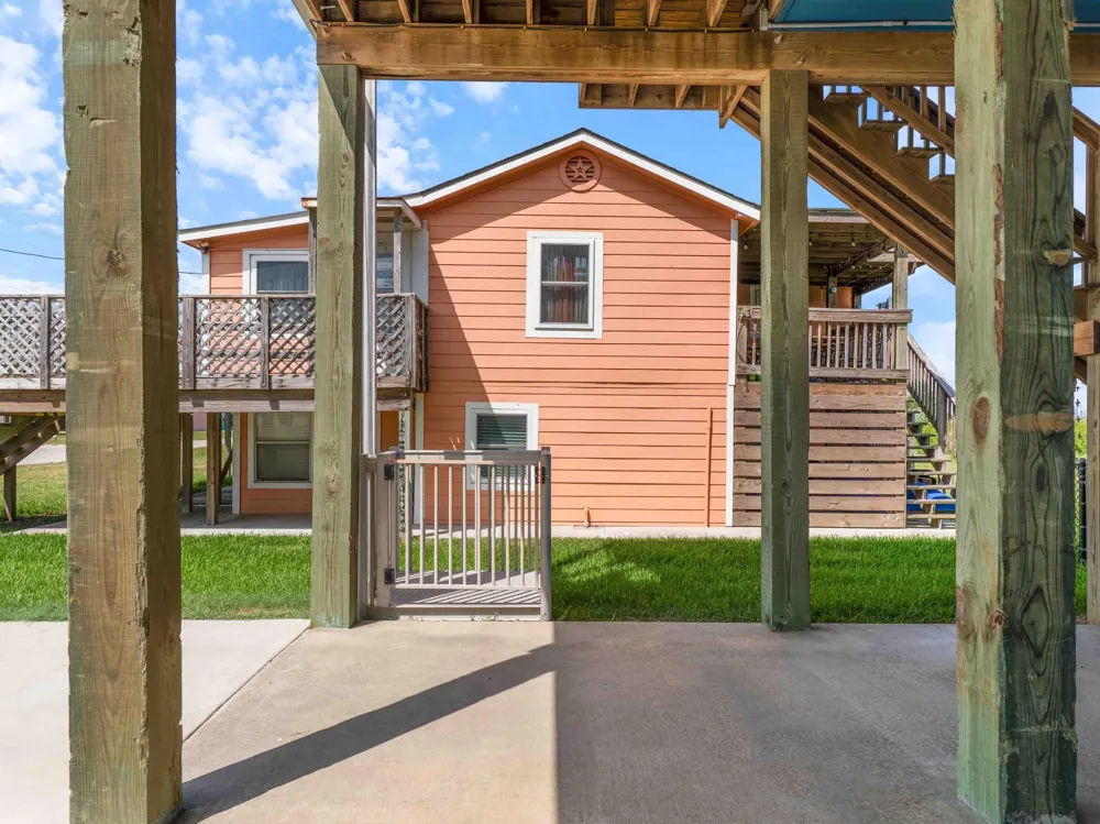 403 Beachfront Drive Matagorda, TX 77457