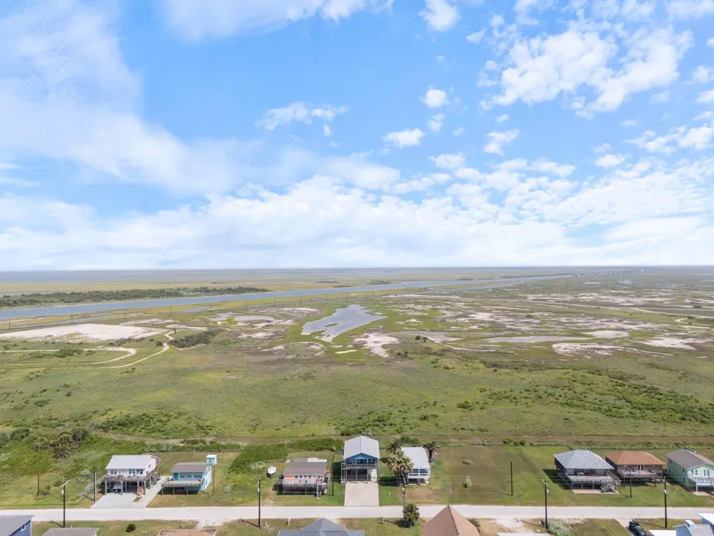 403 Beachfront Drive Matagorda, TX 77457