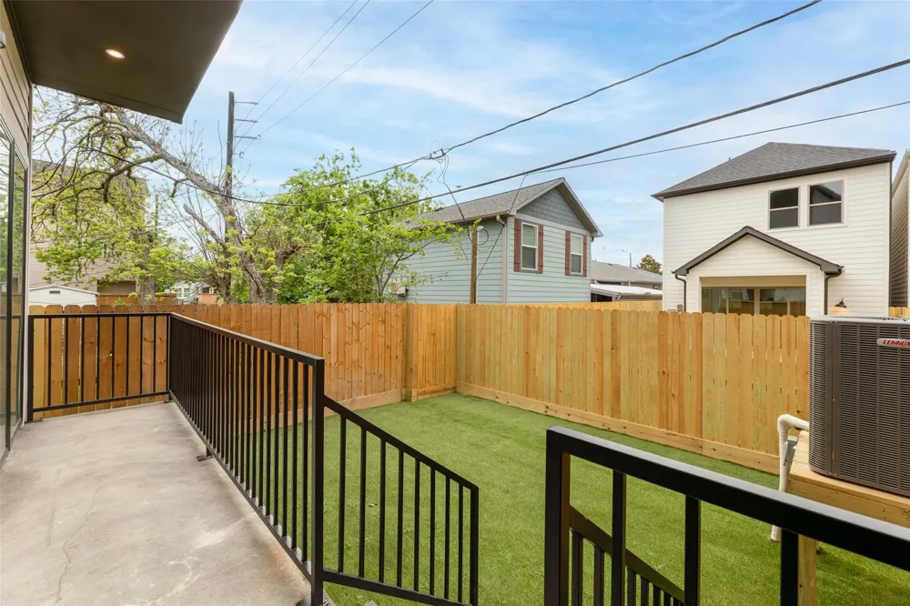 308 E 35th Street Houston, TX 77018