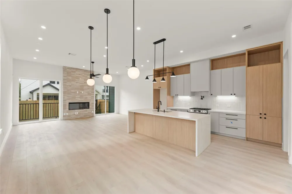 308 E 35th Street Houston, TX 77018