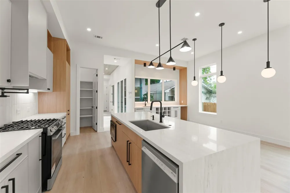 308 E 35th Street Houston, TX 77018