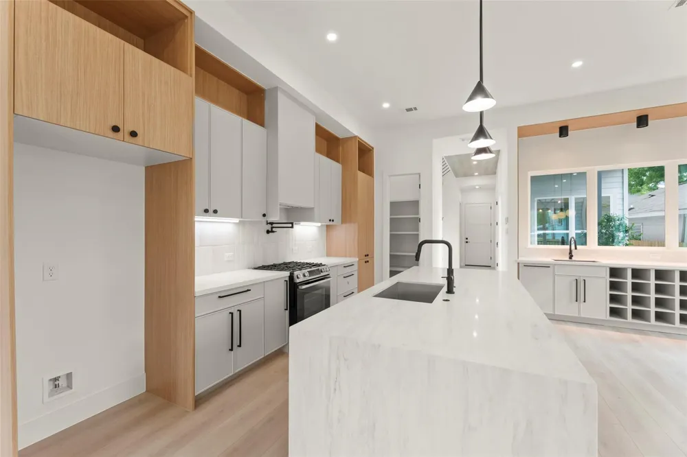 308 E 35th Street Houston, TX 77018