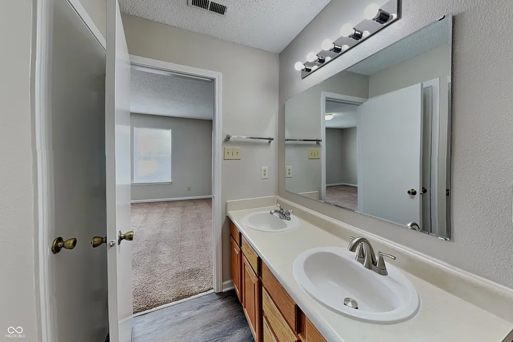2233 Summerfield Drive Plainfield, IN 46168