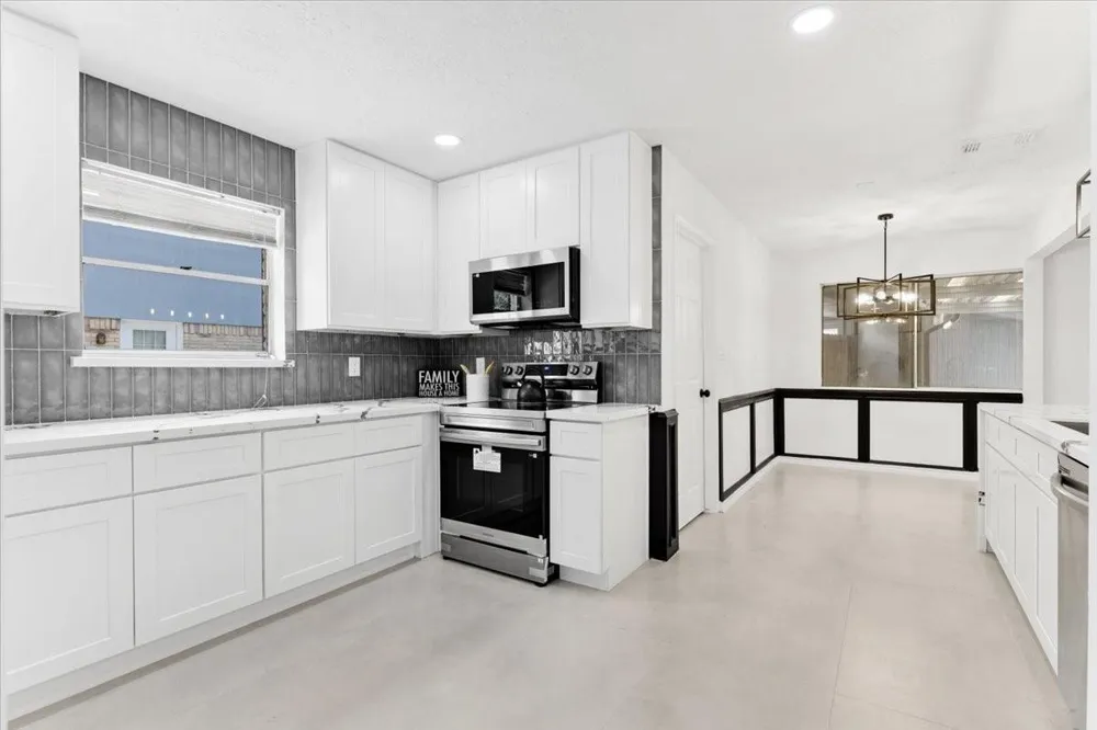 3815 Plum Hollow Drive Houston, TX 77059