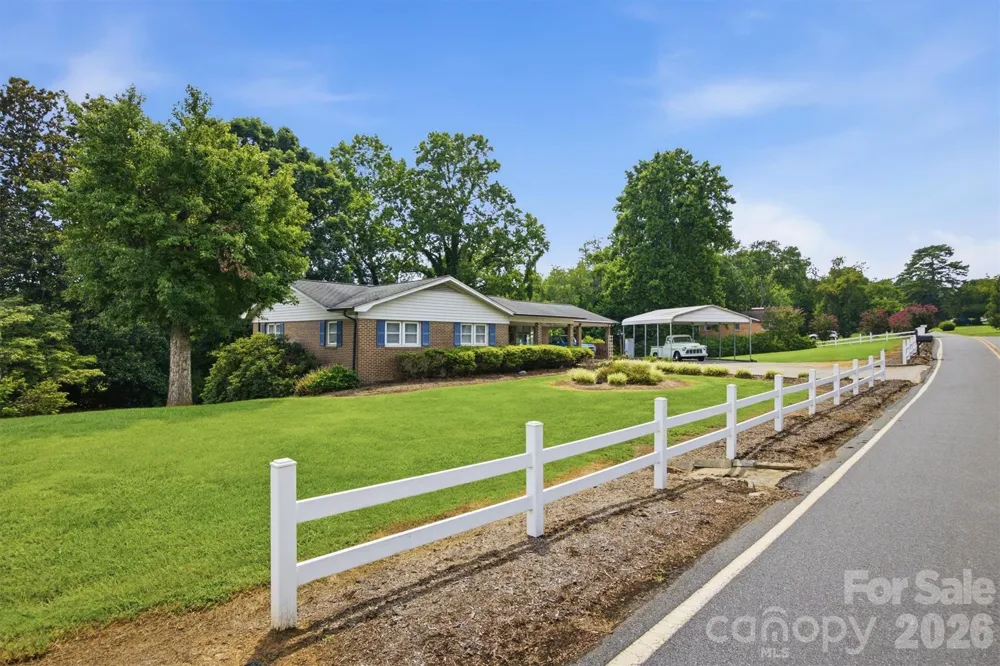2711 Fairway Acres Circle Lenoir, NC 28645