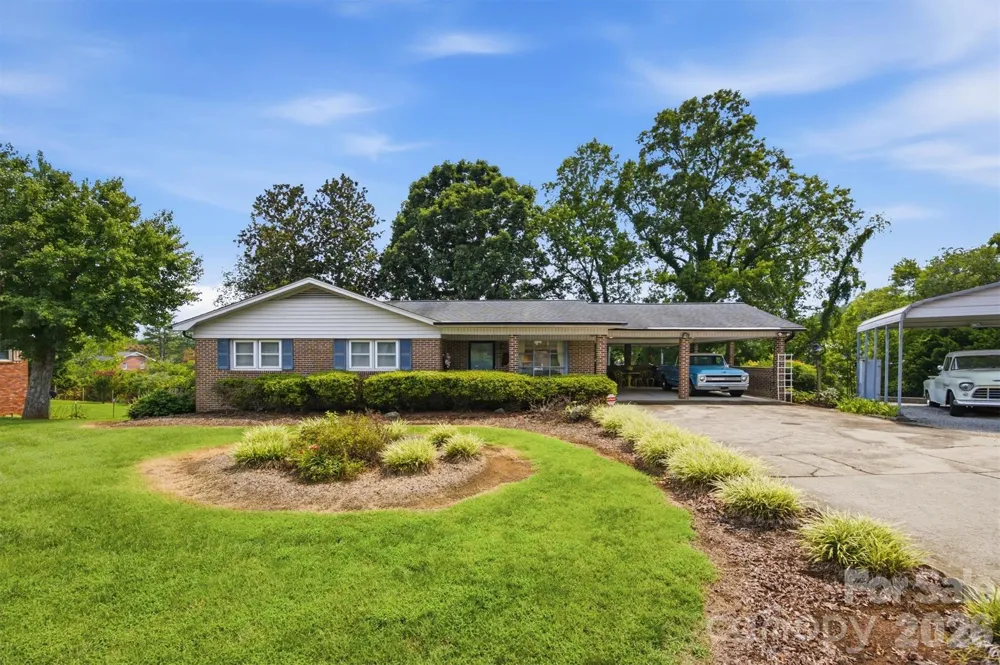 2711 Fairway Acres Circle Lenoir, NC 28645