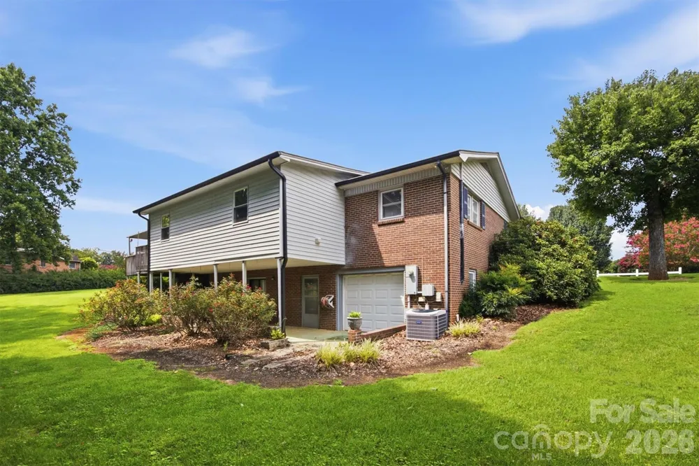 2711 Fairway Acres Circle Lenoir, NC 28645