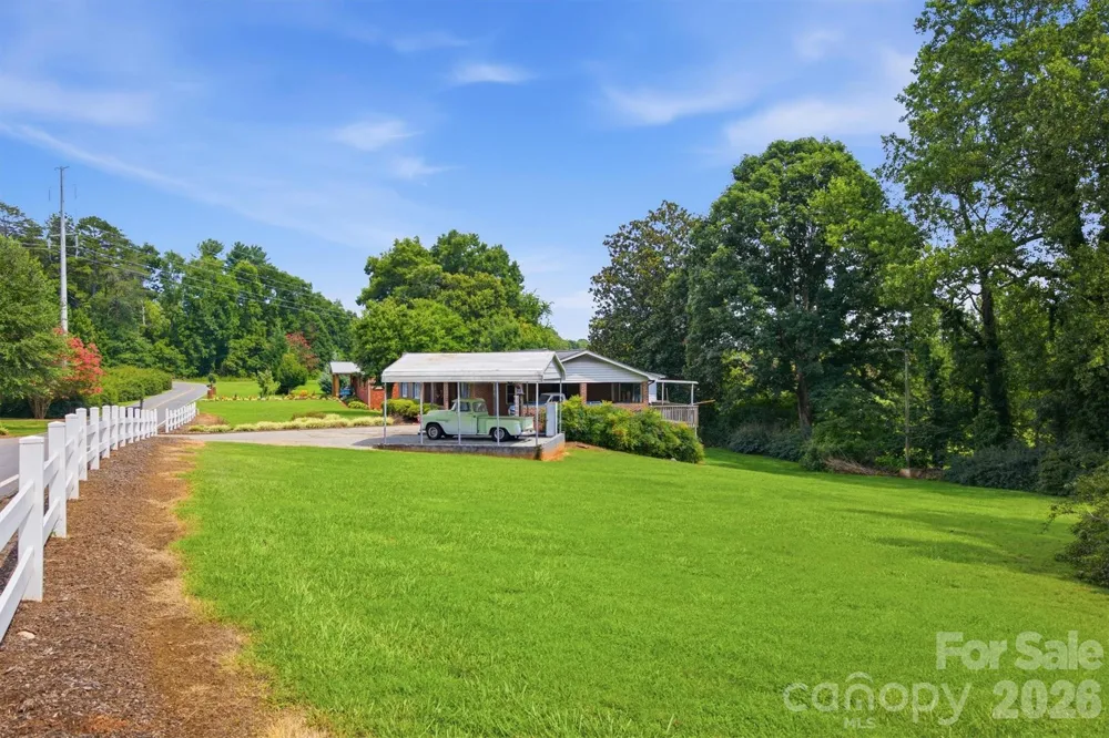 2711 Fairway Acres Circle Lenoir, NC 28645