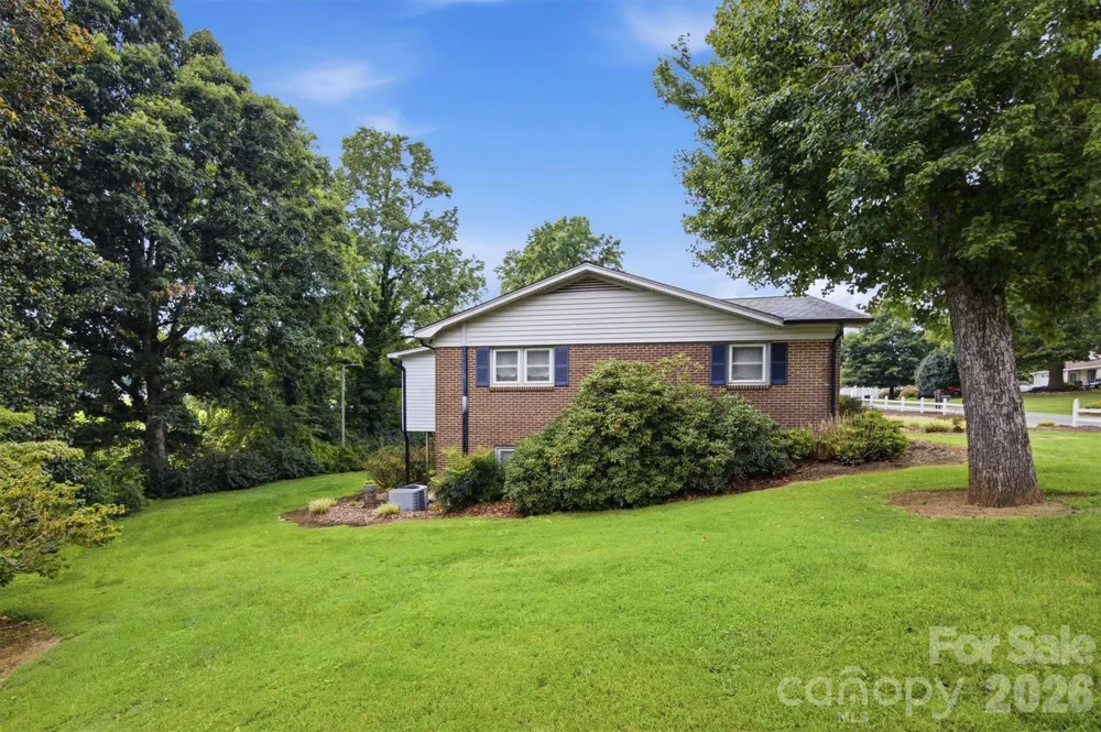 2711 Fairway Acres Circle Lenoir, NC 28645