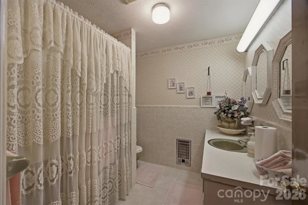 2711 Fairway Acres Circle Lenoir, NC 28645