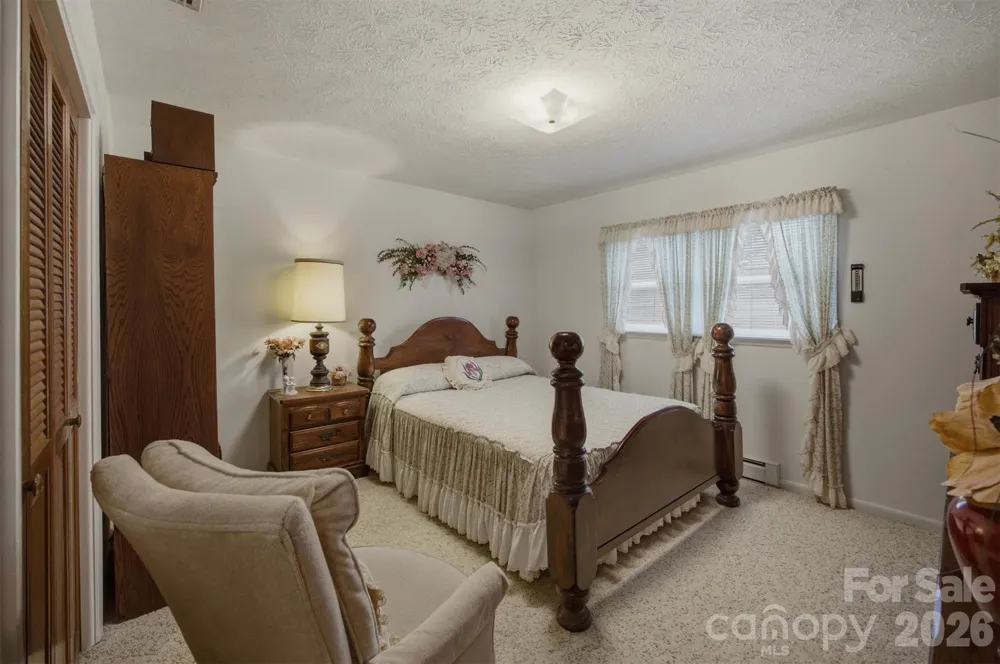 2711 Fairway Acres Circle Lenoir, NC 28645