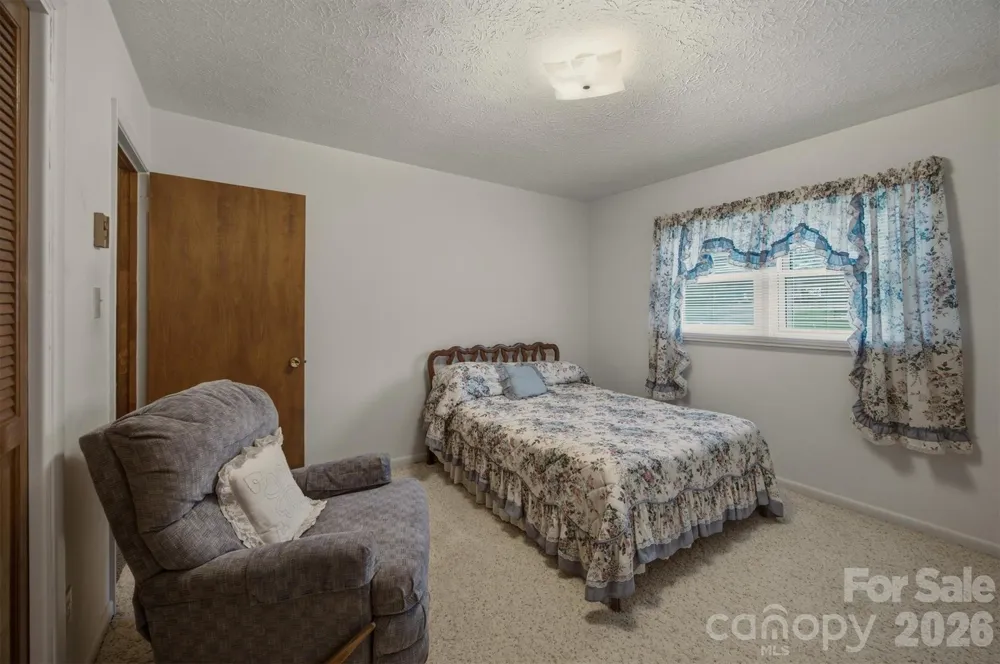 2711 Fairway Acres Circle Lenoir, NC 28645