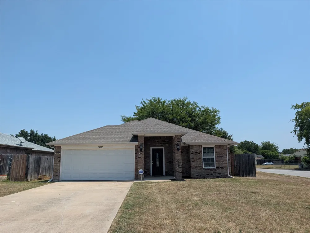 7237 Autumn Run Drive Forest Hill, TX 76140