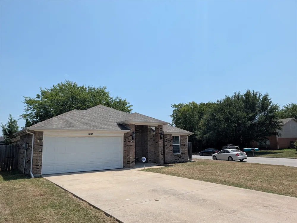 7237 Autumn Run Drive Forest Hill, TX 76140