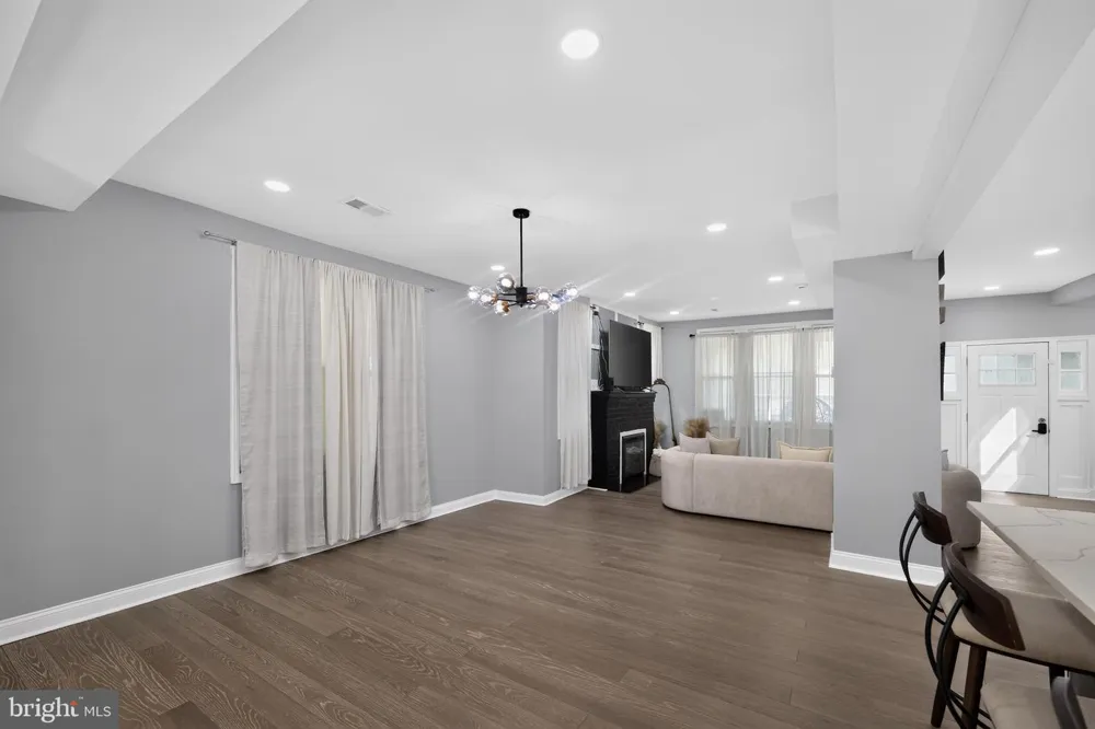 2923 SILVER HILL Baltimore, MD 21207
