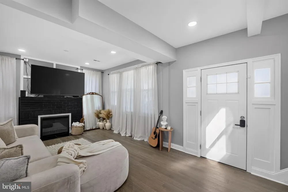 2923 SILVER HILL Baltimore, MD 21207