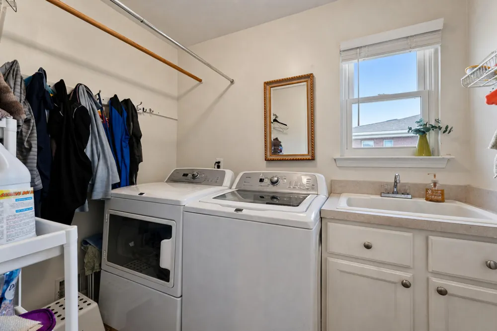 1243 Aziz Drive Canton, MI 48188