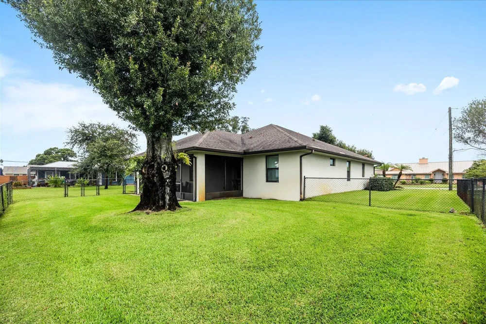 5103 Echo Pines Circle E Fort Pierce, FL 34951