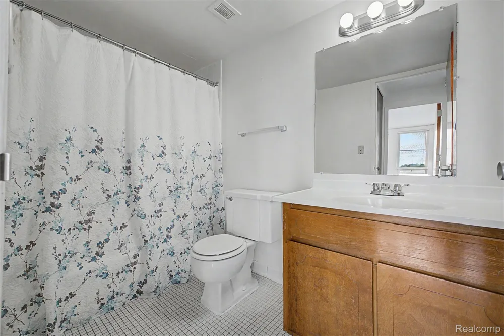 22700 Garrison Street #707 Dearborn City, MI 48124