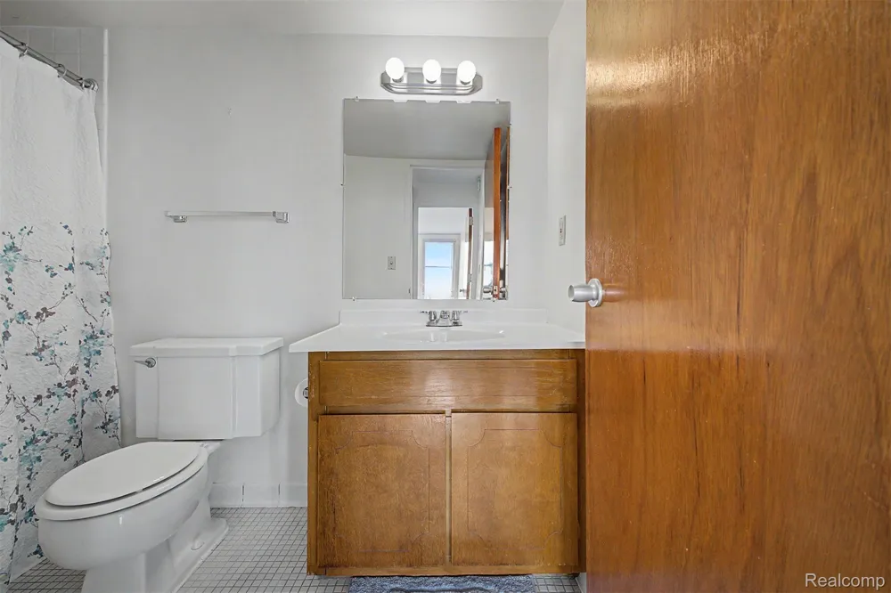 22700 Garrison Street #707 Dearborn City, MI 48124