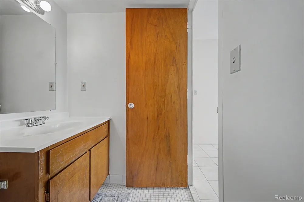 22700 Garrison Street #707 Dearborn City, MI 48124