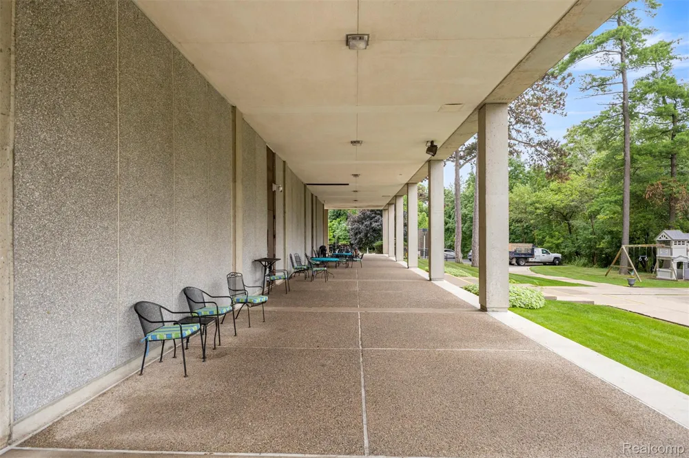 22700 Garrison Street #707 Dearborn City, MI 48124