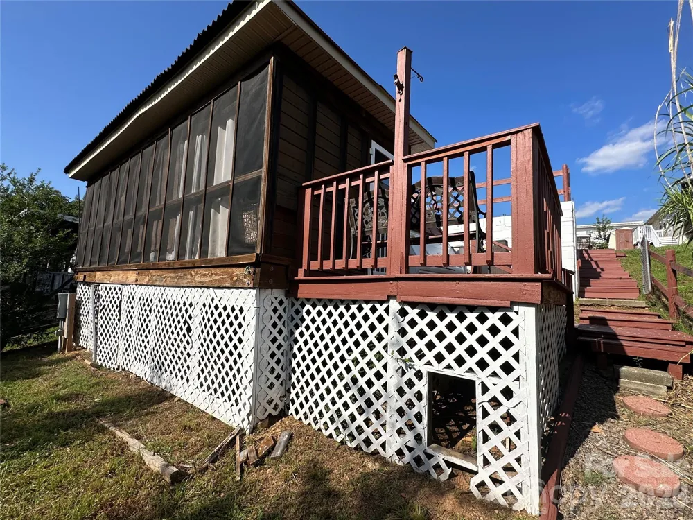 108 Robin Lane New London, NC 28127