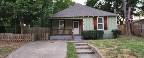 902 Davy Crockett Street