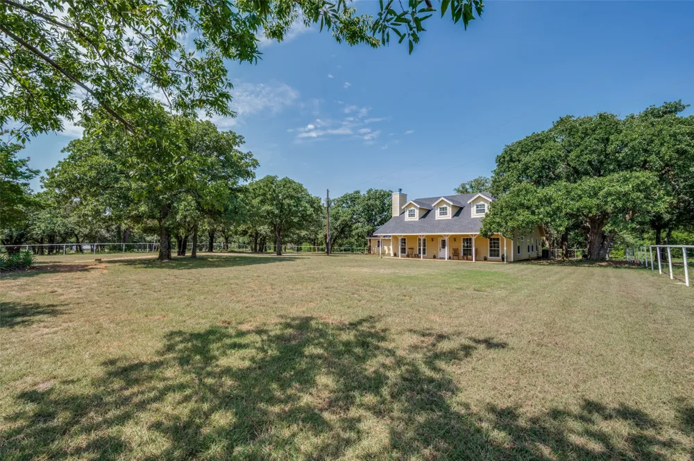 229 Quail Run Road Valley View, TX 76272
