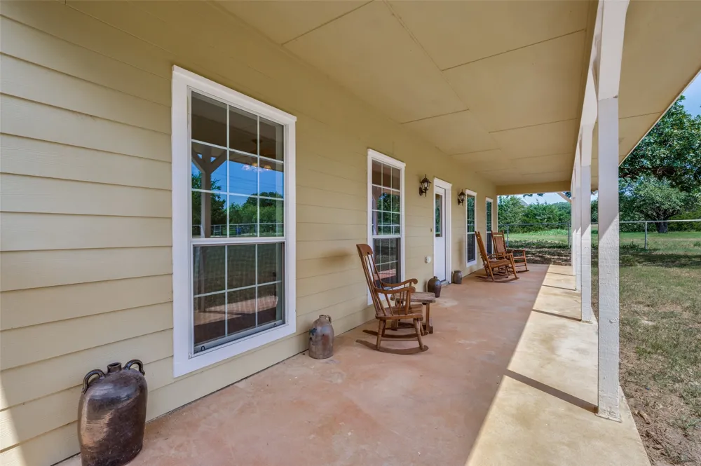229 Quail Run Road Valley View, TX 76272