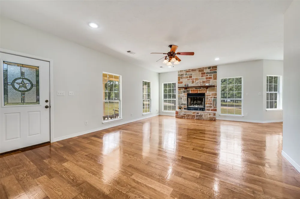 229 Quail Run Road Valley View, TX 76272