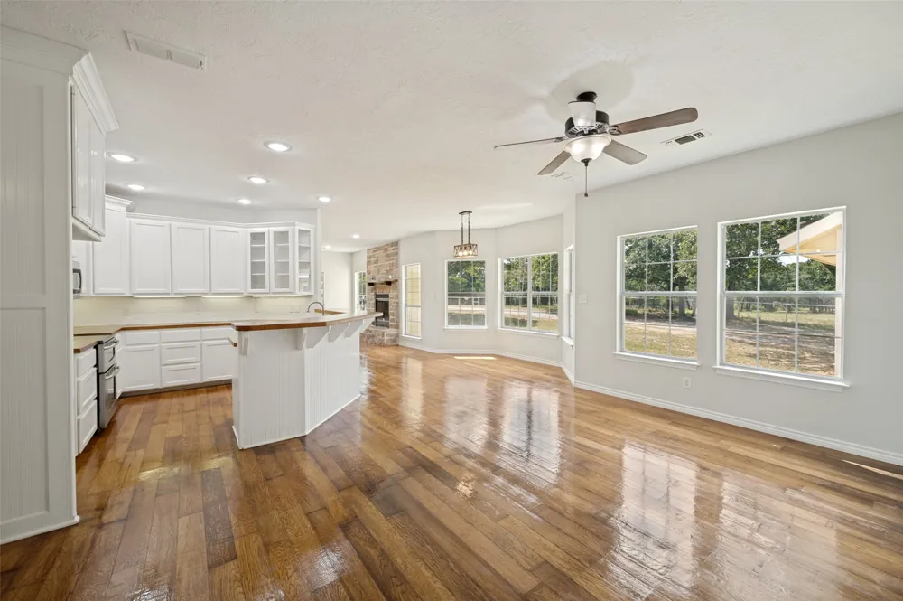 229 Quail Run Road Valley View, TX 76272