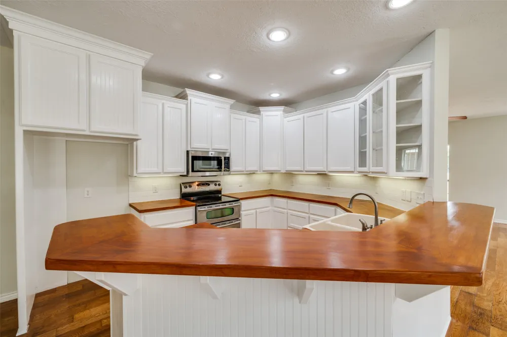 229 Quail Run Road Valley View, TX 76272