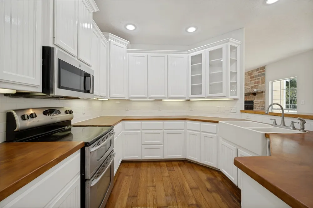 229 Quail Run Road Valley View, TX 76272