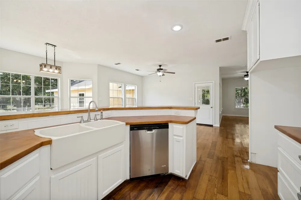 229 Quail Run Road Valley View, TX 76272