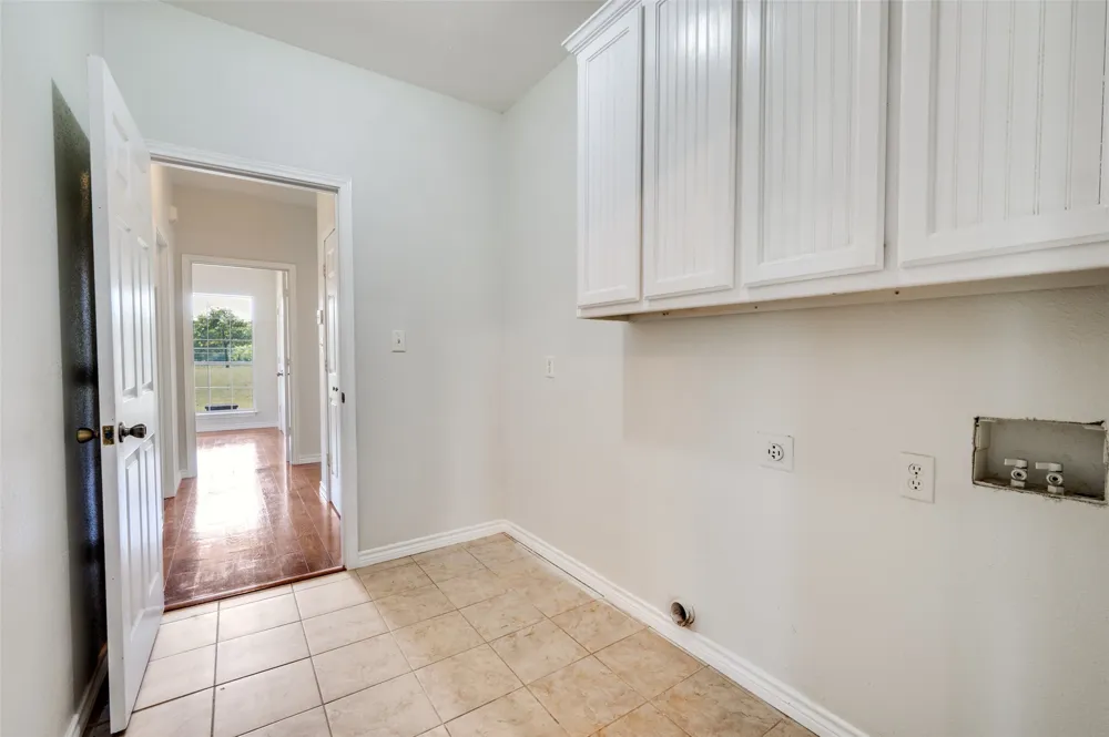 229 Quail Run Road Valley View, TX 76272