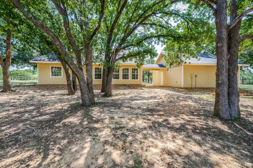 229 Quail Run Road Valley View, TX 76272