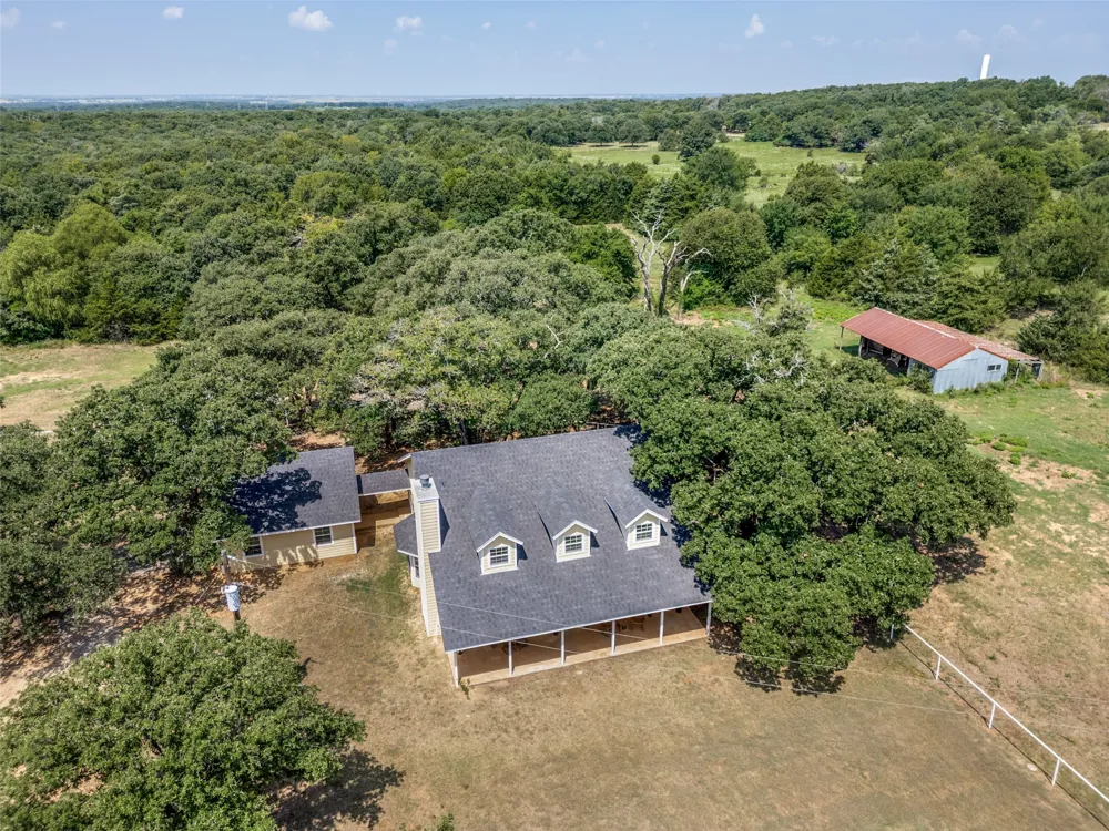 229 Quail Run Road Valley View, TX 76272
